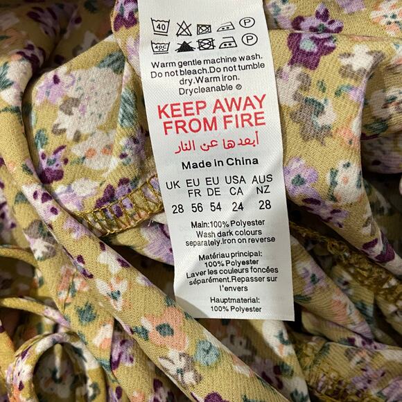 Pretty little thing Plus Pin Floral Cut Out Puff Sleeves Dress US Size 24 - Picture 10 of 10